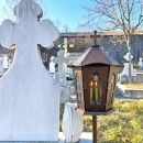 Felinar metalic pentru cimitir, GRS F3M, vopsit electrostatic maro, cu picior