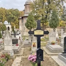 Cruce metalică cimitir cu felinar, GRS-CR4 – 182x75 cm, vopsită electrostatic