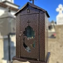Felinar metalic pentru cimitir, GRS F6M, vopsit electrostatic maro, cu picior