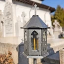 Felinar metalic pentru cimitir, GRS F2G, vopsit electrostatic gri-argintiu, cu picior
