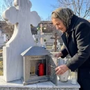 Felinar metalic pentru cimitir, GRS F5U1G cu ușă, vopsit electrostatic gri-argintiu, fără picior