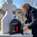Felinar metalic pentru cimitir, GRS F5U1N cu usă, vopsit electrostatic negru, fără picior