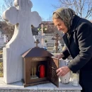 Felinar metalic pentru cimitir, GRS F5U1M cu ușă, vopsit electrostatic maro, fără picior