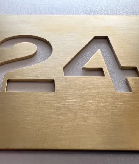 Plăcuță din alamă pentru numerotare apartamente, model A2