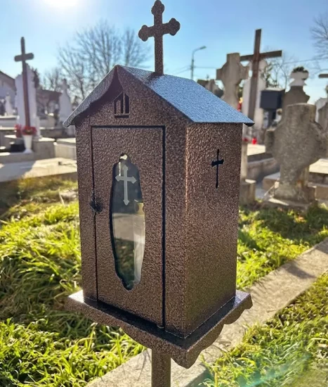 Felinar metalic pentru cimitir, GRS F4M, vopsit electrostatic maro, cu picior