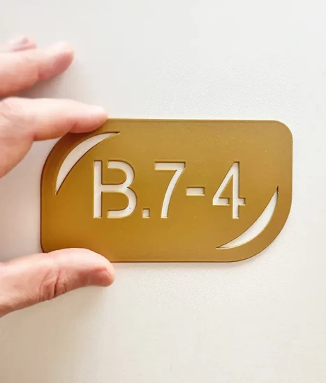 Plăcuță din tablă oțel pentru numerotare apartamente, model M1