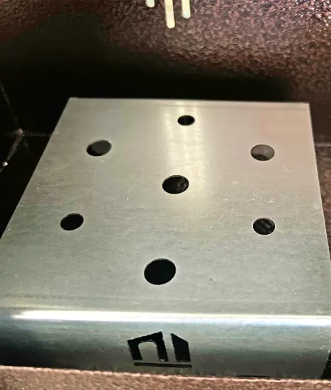 Felinar metalic pentru cimitir, GRS F5M, vopsit electrostatic maro, fără picior