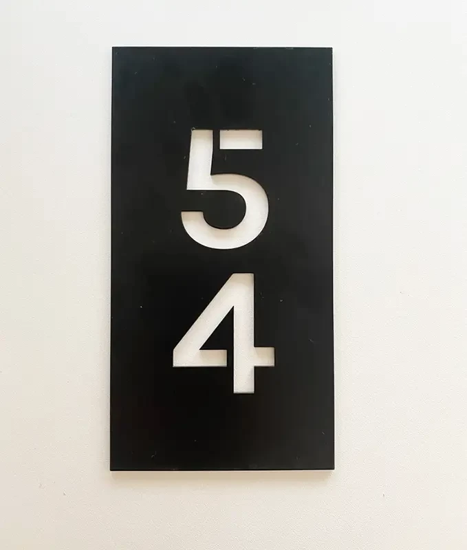 Plăcuță din aluminiu pentru numerotare apartamente, model N11