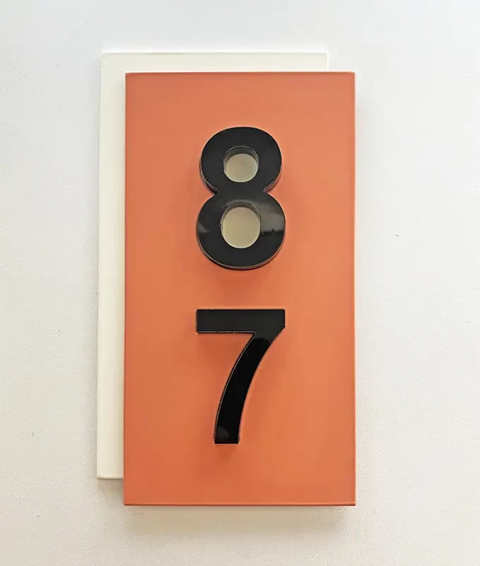 Plăcuță din aluminiu pentru numerotare apartamente, model N13